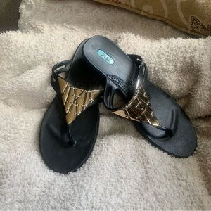 OKA-B Black Jelly Sandals Gold Accents Sz L Flip Flops
